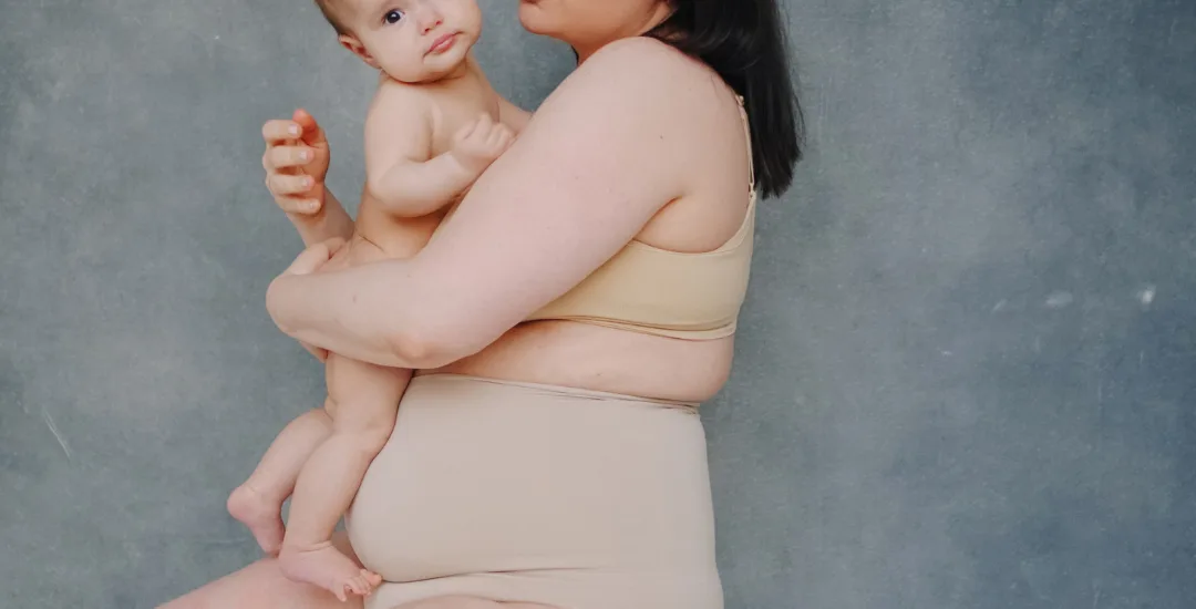 "Hamilelik sonrası karın, basen ve meme toparlama için etkili mommy makeover işlemleri. Adana'da Doç. Dr. Eyüphan Gencel ile bilgi alabilir, profesyonel destek sağlayabilirsiniz. İletişime geçin."