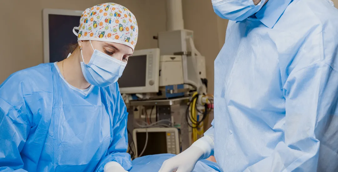 Lipofilling ile doğal yağ dolgu uygulaması hakkında bilgi alın. Adana'da Doç. Dr. Eyüphan Gencel ile profesyonel destek sağlayabilirsiniz. İletişime geçin."